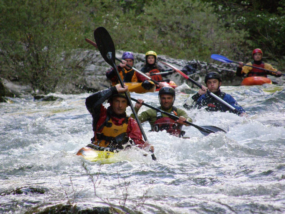 Curso básico de kayak en aguas bravas