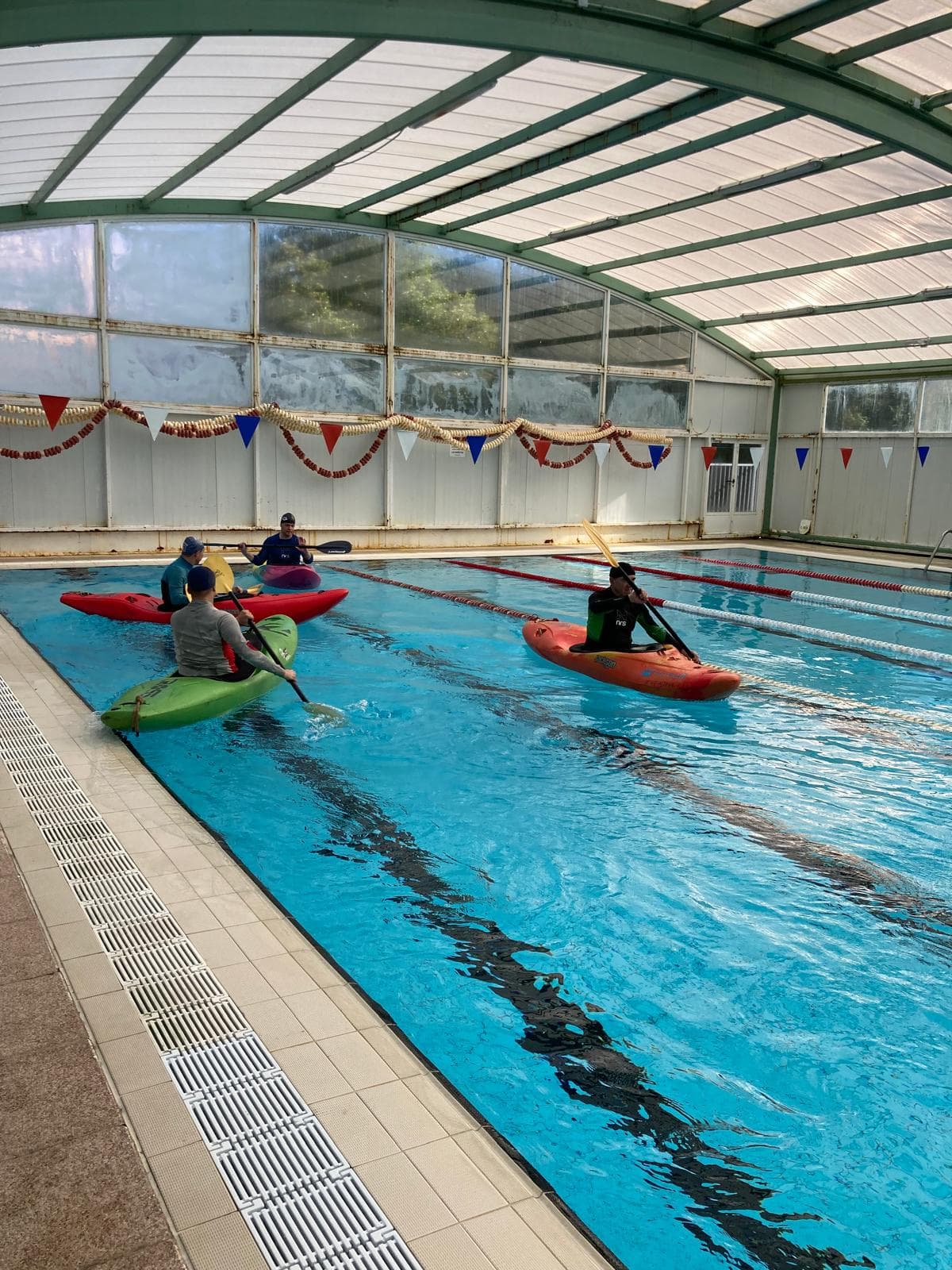 Aprende o perfecciona tu esquimotaje para navegar en aguas bravas